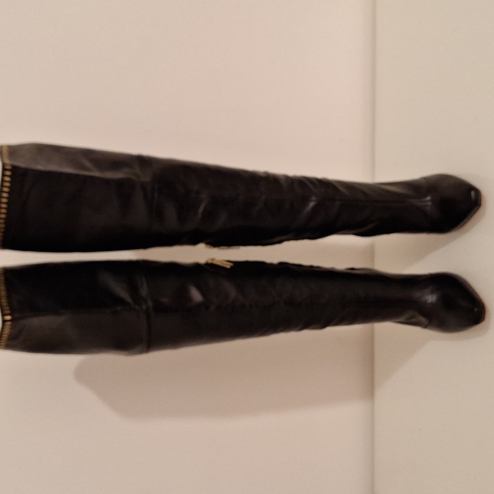 *Gorgeous* L.A.M.B Over the knee boot!